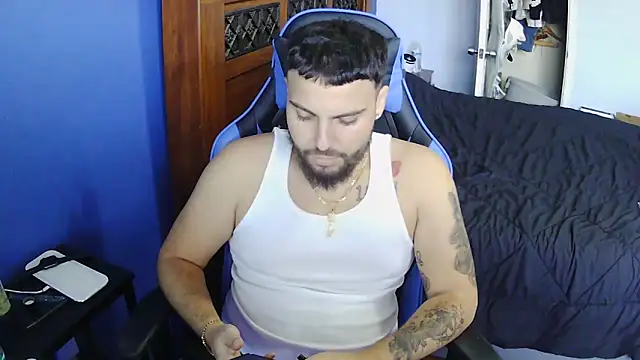 Snapshot of MasterKvn chatting on March 4, 9:54 pm MasterKvn online show from March 4, 9:54 pm