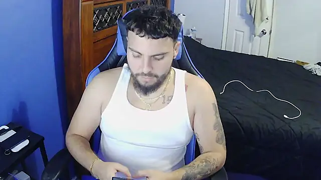 Snapshot of MasterKvn chatting on March 10, 8:37 am MasterKvn online show from March 10, 8:37 am