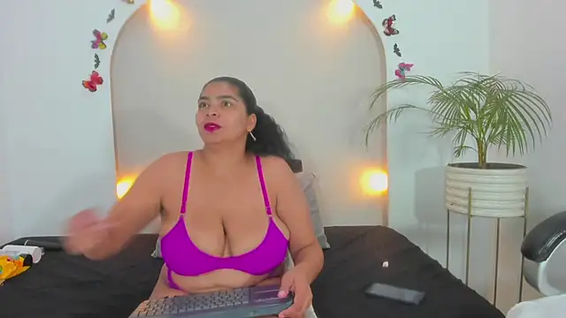 Snapshot of Sofii_Cooper1 chatting on November 12, 3:29 am Sofii Cooper1 online show from November 12, 3:29 am