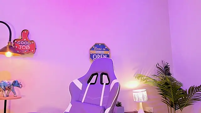 lupeebony online show from January 21, 10:30 pm