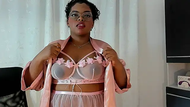 Snapshot of conielaurenth chatting on December 3, 10:13 am conielaurenth online show from December 3, 10:13 am