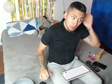 Snapshot of Jeiison_duf chatting on December 3, 10:57 am Jeiison duf online show from December 3, 10:57 am