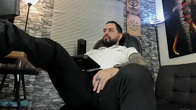 Ethan Castellano online show from June 20, 11:18 pm