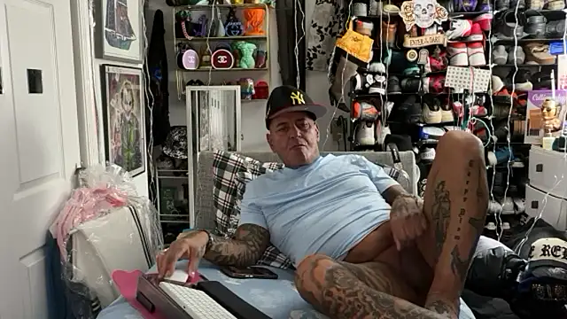 joeytatts66 online show from March 7, 5:04 am