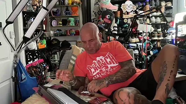 joeytatts66 online show from July 15, 1:44 am