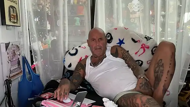 joeytatts66 online show from August 3, 1:15 am