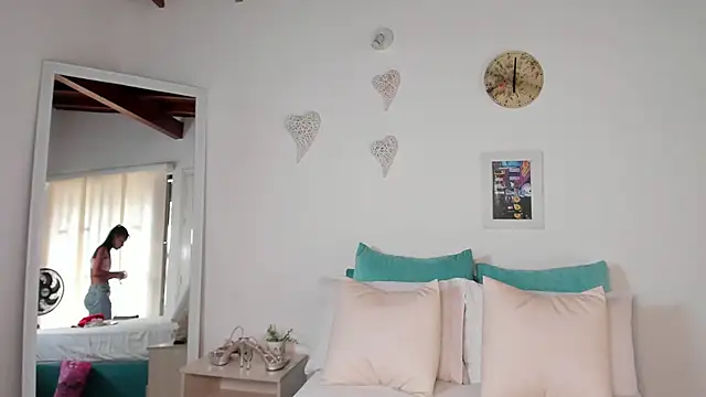 natali henao online show from December 19, 5:18 pm