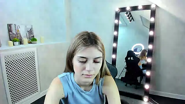 Snapshot of Cherry_Price chatting on December 5, 12:41 am Cherry Price online show from December 5, 12:41 am