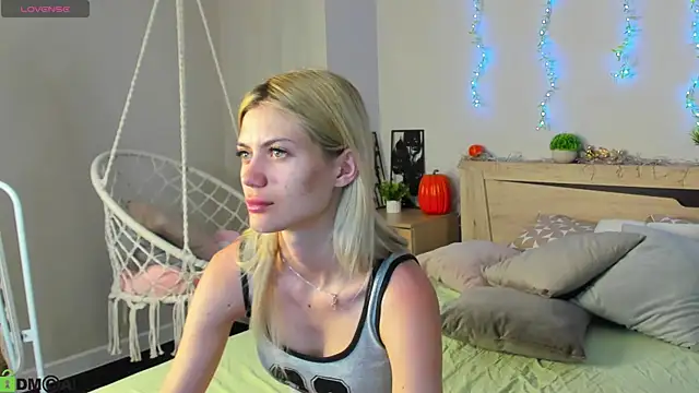 Snapshot of Cherry_Price chatting on June 14, 11:07 pm Cherry Price online show from June 14, 11:07 pm