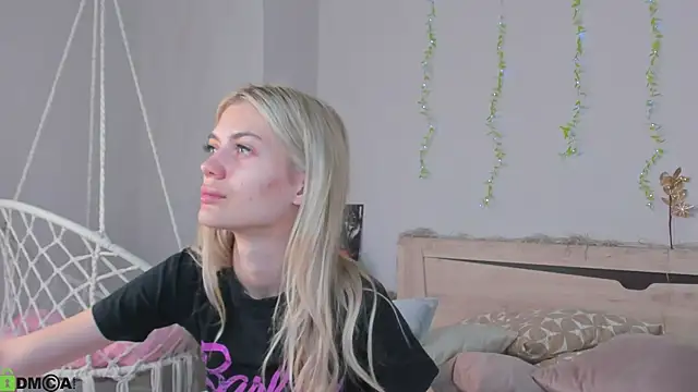 Snapshot of Cherry_Price chatting on August 2, 11:14 pm Cherry Price online show from August 2, 11:14 pm