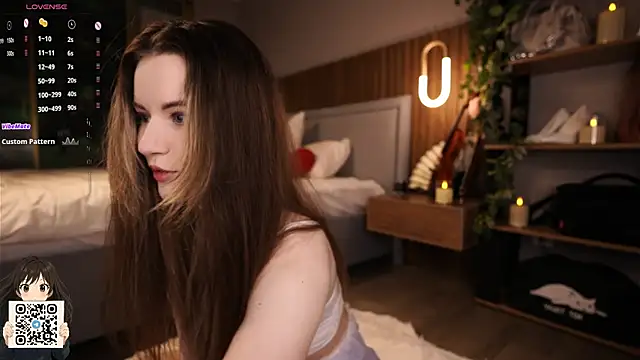 LoraDevon online show from April 25, 4:15 pm