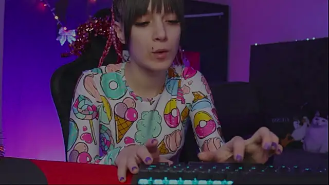 Snapshot of Kathleen_Meow chatting on January 1, 6:27 pm Kathleen Meow online show from January 1, 6:27 pm