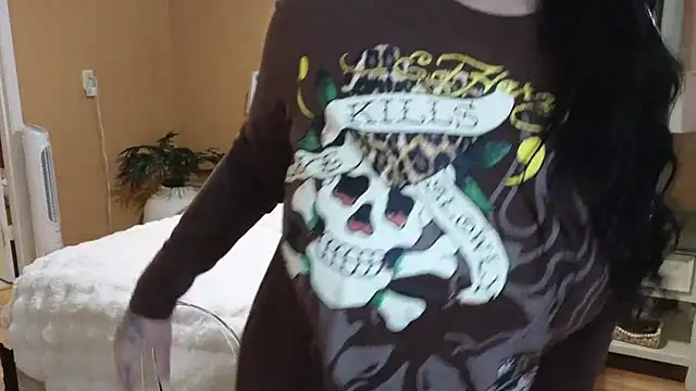 Snapshot of TexasTattooedHouseWife chatting on November 27, 4:25 am TexasTattooedHouseWife online show from November 27, 4:25 am