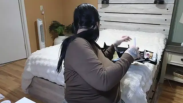 Snapshot of TexasTattooedHouseWife chatting on February 3, 3:17 pm TexasTattooedHouseWife online show from February 3, 3:17 pm