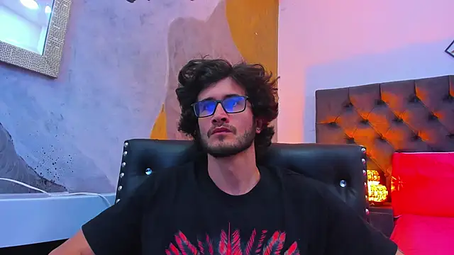 Loggan donnelly online show from December 26, 11:57 pm