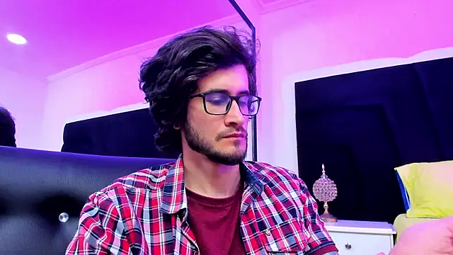 Loggan donnelly online show from December 30, 11:49 pm