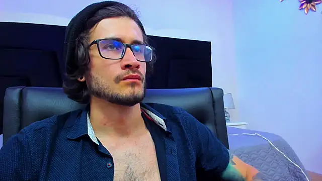 Loggan donnelly online show from January 12, 11:15 pm