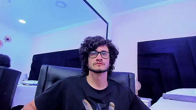 Loggan donnelly online show from January 24, 7:49 pm