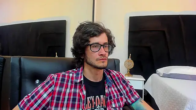 Loggan donnelly online show from January 29, 8:04 pm