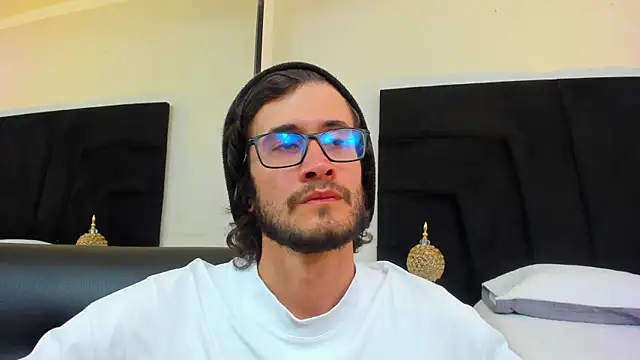 Loggan donnelly online show from March 3, 9:05 pm