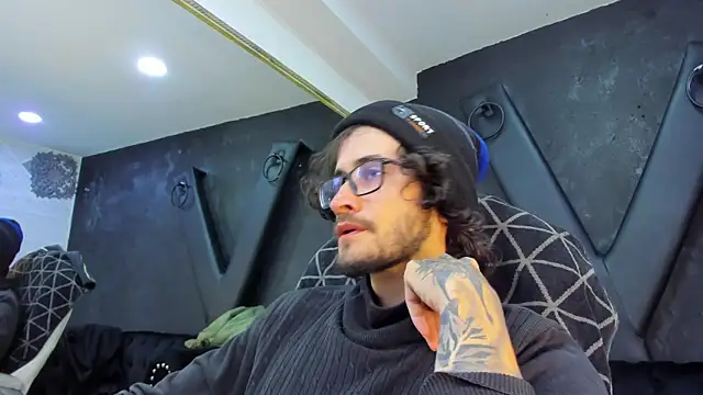 Loggan donnelly online show from March 15, 9:05 pm