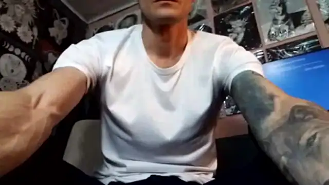 Snapshot of Loggan_donnelly chatting on February 6, 6:33 pm Loggan donnelly online show from February 6, 6:33 pm