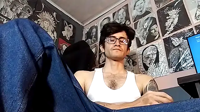 Snapshot of Loggan_donnelly chatting on February 7, 8:56 pm Loggan donnelly online show from February 7, 8:56 pm