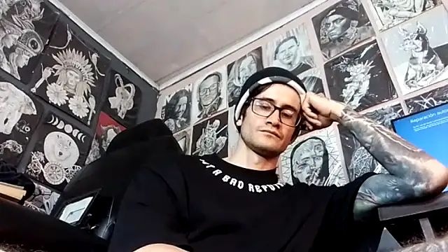 Snapshot of Loggan_donnelly chatting on February 8, 3:59 pm Loggan donnelly online show from February 8, 3:59 pm