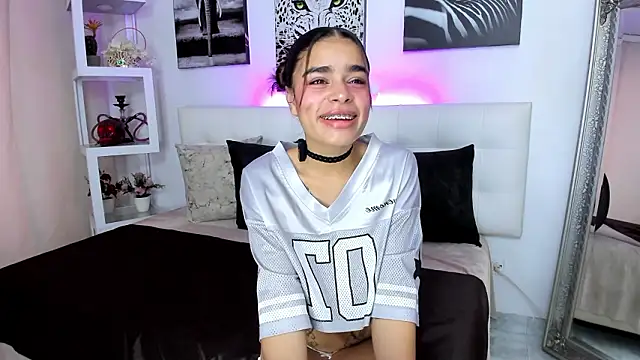 Snapshot of lissbrown chatting on February 15, 12:58 pm lissbrown online show from February 15, 12:58 pm