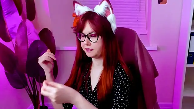 CarolGiggly online show from November 12, 1:00 pm