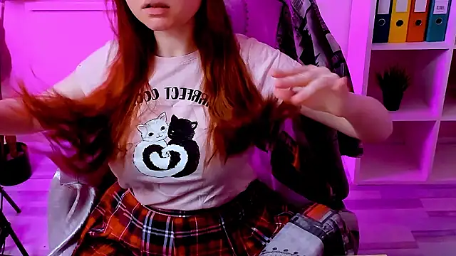 CarolGiggly online show from February 4, 10:15 pm