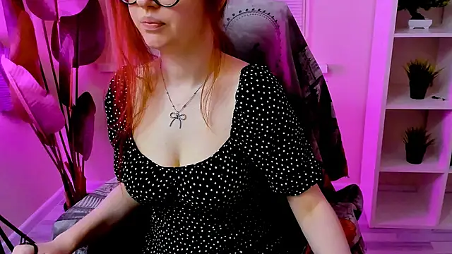 CarolGiggly online show from July 13, 12:02 am