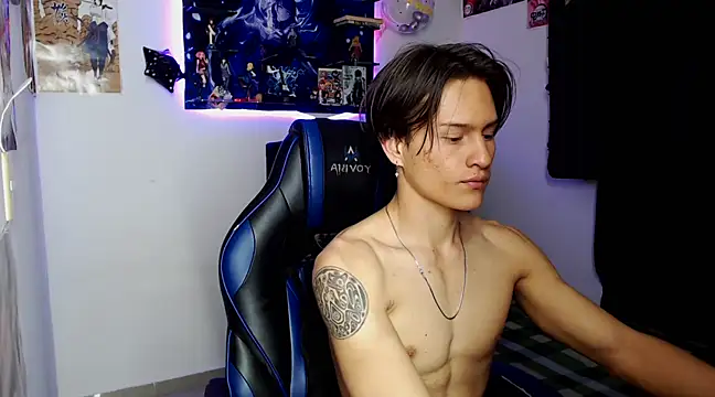 Snapshot of sr_jaeger chatting on March 17, 10:49 pm sr jaeger online show from March 17, 10:49 pm