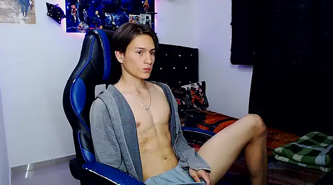 Snapshot of sr_jaeger chatting on March 20, 10:07 pm sr jaeger online show from March 20, 10:07 pm