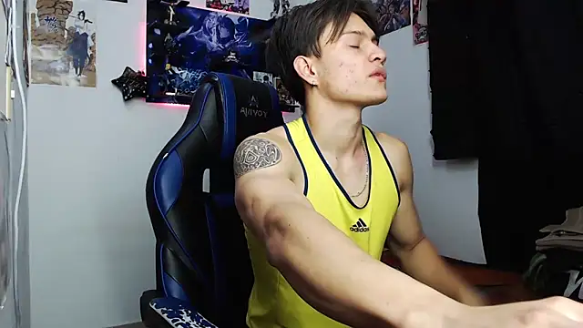 Snapshot of sr_jaeger chatting on October 17, 1:03 pm sr jaeger online show from October 17, 1:03 pm