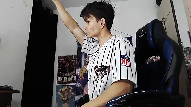 Snapshot of sr_jaeger chatting on October 25, 1:29 pm sr jaeger online show from October 25, 1:29 pm