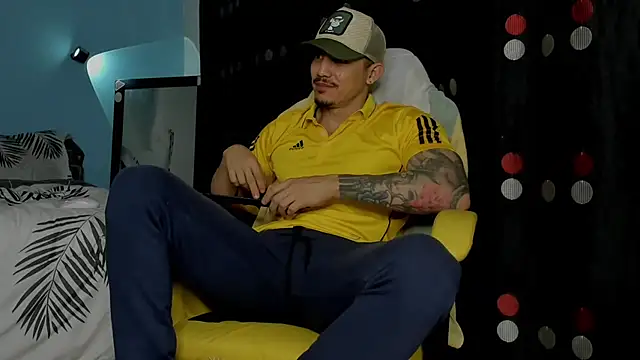 Snapshot of Alex_motta chatting on September 19, 1:40 am Alex motta online show from September 19, 1:40 am