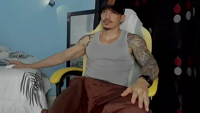 Snapshot of Alex_motta chatting on November 3, 5:09 am Alex motta online show from November 3, 5:09 am