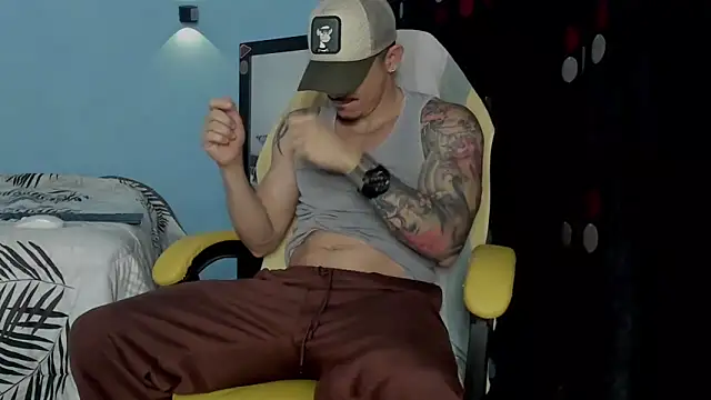 Snapshot of Alex_motta chatting on November 6, 5:08 am Alex motta online show from November 6, 5:08 am