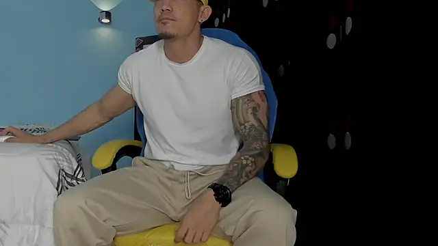 Snapshot of Alex_motta chatting on November 14, 3:49 am Alex motta online show from November 14, 3:49 am