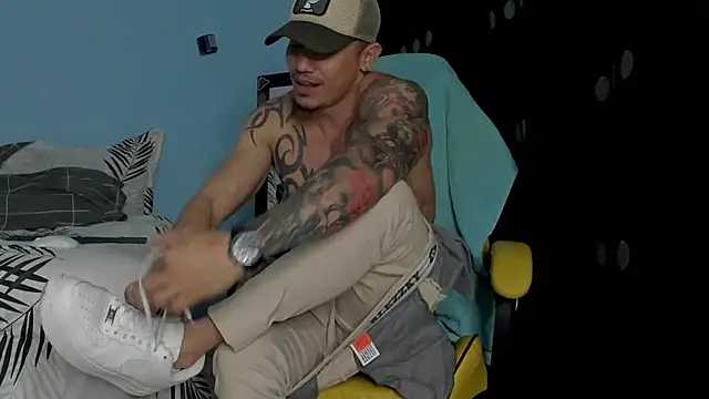 Snapshot of Alex_motta chatting on November 18, 6:18 am Alex motta online show from November 18, 6:18 am