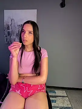 Snapshot of Praga_Pink chatting on December 10, 1:32 am Praga Pink online show from December 10, 1:32 am