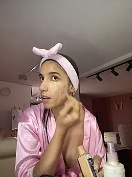 Snapshot of Praga_Pink chatting on December 11, 1:37 am Praga Pink online show from December 11, 1:37 am