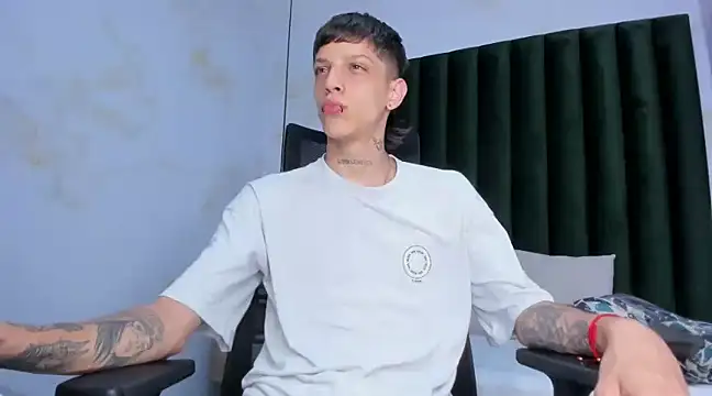 Snapshot of Adam_hard_ chatting on December 4, 7:34 pm Adam hard online show from December 4, 7:34 pm