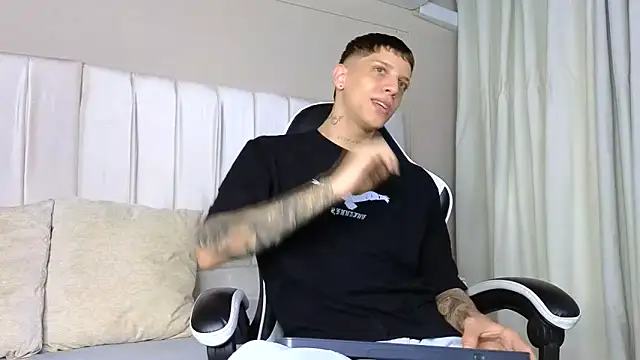 Snapshot of Adam_hard_ chatting on September 23, 8:12 pm Adam hard online show from September 23, 8:12 pm