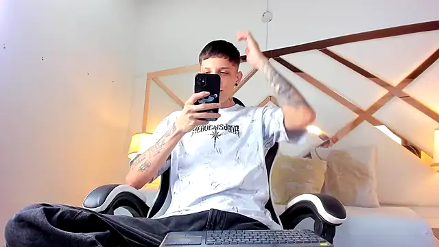 Snapshot of Adam_hard_ chatting on September 26, 8:35 pm Adam hard online show from September 26, 8:35 pm