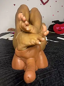 Snapshot of Gerallima_1 chatting on February 24, 10:37 am Gerallima 1 online show from February 24, 10:37 am