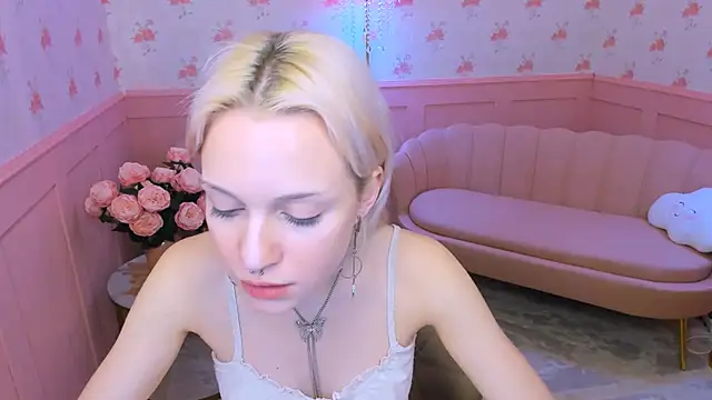 VelvetVixen155 online show from December 13, 9:24 am