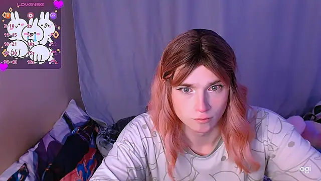 Snapshot of Alice_Hells chatting on December 3, 7:54 am Alice Hells online show from December 3, 7:54 am