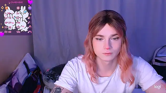 Snapshot of Alice_Hells chatting on December 19, 5:51 am Alice Hells online show from December 19, 5:51 am